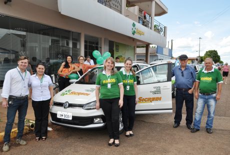 Sicredi Alto Jacuí entrega carro 0 Km para associado de Santo Antônio do Planalto